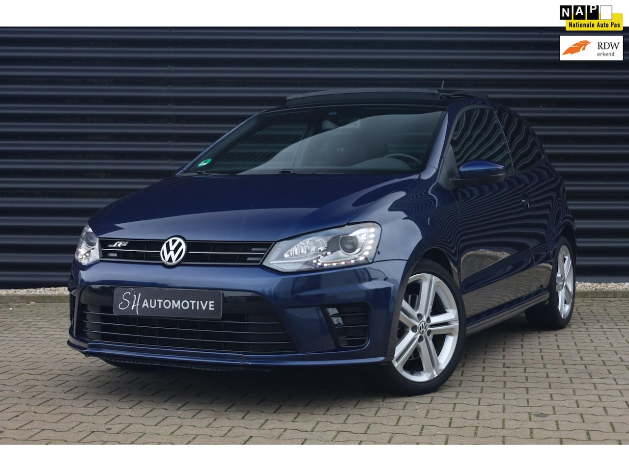 Volkswagen Polo - 1.2 TSI R-Line Edition / PANO / CARPLAY / DAB / 1e EIGENAAR - AutoWereld.nl