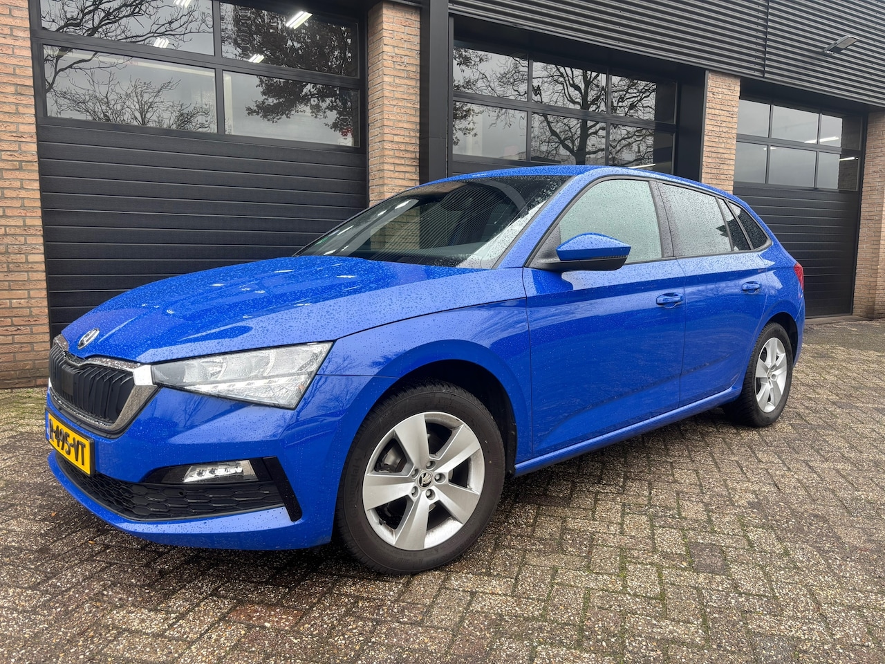 Skoda Scala - 1.0 TSI Sport Business Automaat Carplay LMV Trekhaak Camera - AutoWereld.nl