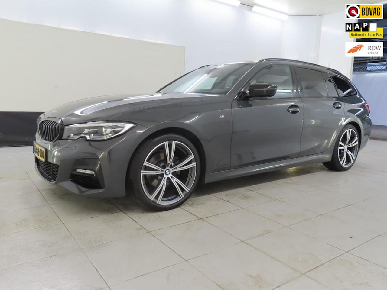BMW 3-serie Touring - 320i Business M SPORT+Led-adaptief+wifi+Harman-Kardon+Navigatie+Leder+19"lnv+Elek-trekhaak - AutoWereld.nl