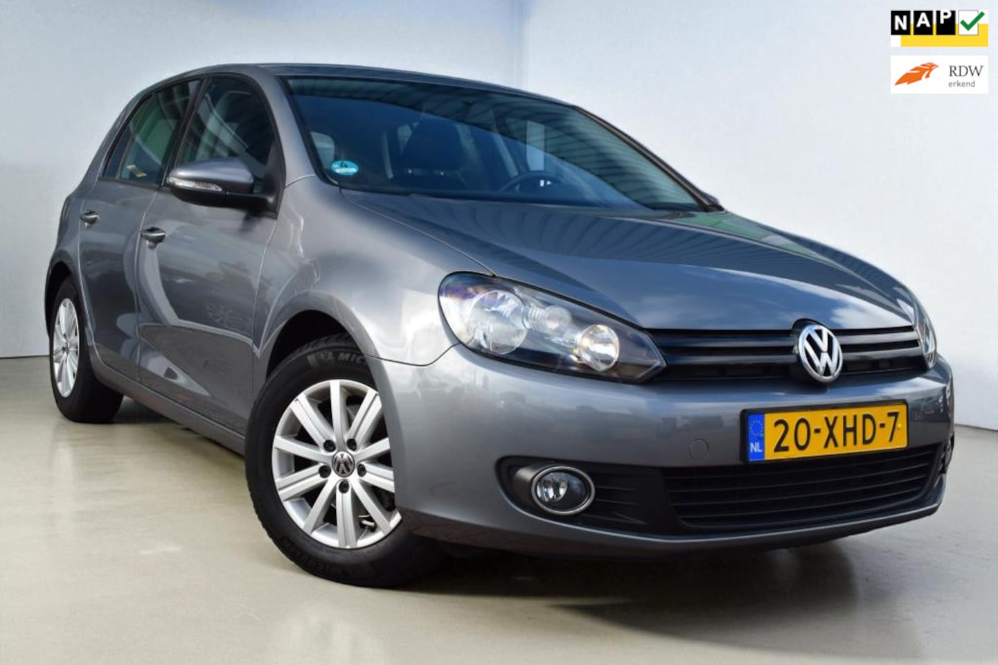 Volkswagen Golf - 1.2 TSI Trend Edition BlueMotion 1.2 TSI Trend Edition BlueMotion, Automaat,Trekhaak, Airco, dealeronderhouden, NAP - AutoWereld.nl