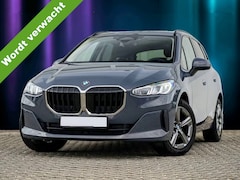 BMW 2-serie Active Tourer - 218i Trekhaak Panoramadak Stuurwielverwarming Stoelverwarming LED Achteruitrijcamera Keyle