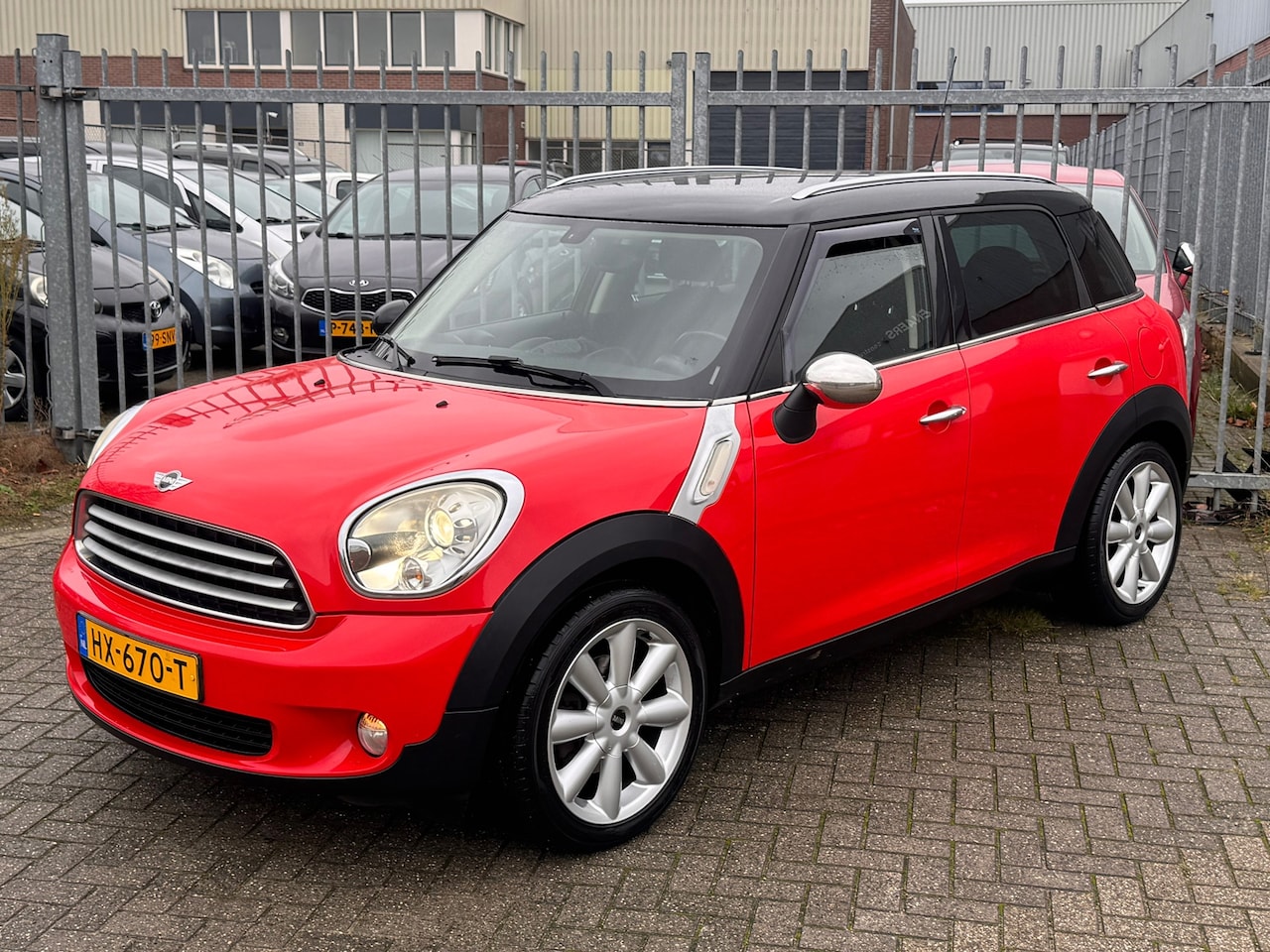 MINI Countryman - Mini 1.6 Cooper Pepper 122PK! Stoelverwarming l Airco l 17'LMV l Two tone zwart dak! DEALE - AutoWereld.nl