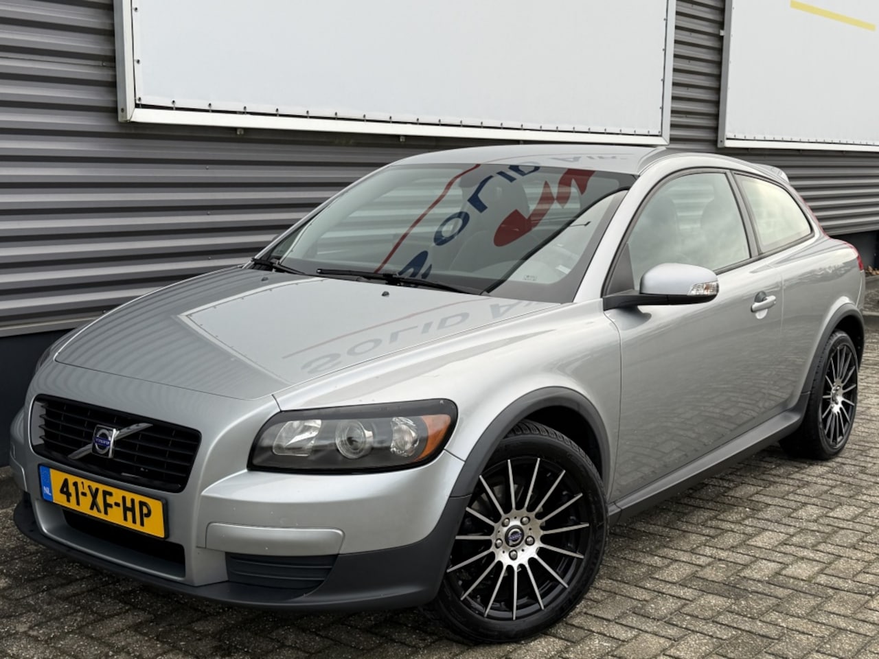 Volvo C30 - 2.0 146PK R-Design / NAP / CarPlay / Trekhaal / NW APK - AutoWereld.nl
