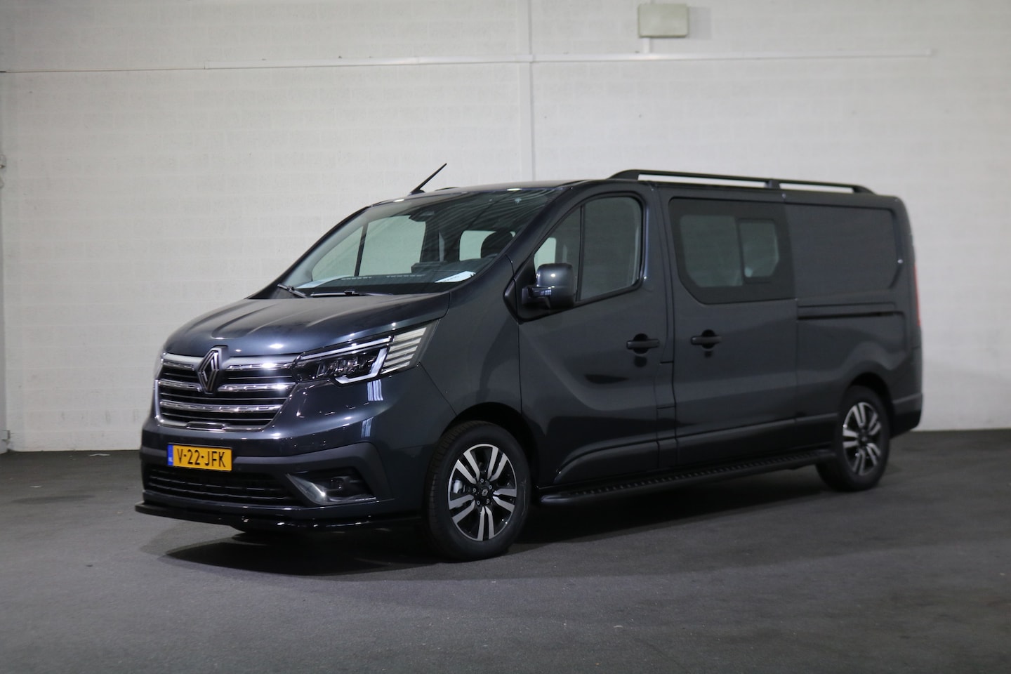 Renault Trafic - 2.0 Blue dCi 170pk L2 H1 DC Automaat Black Edition - AutoWereld.nl