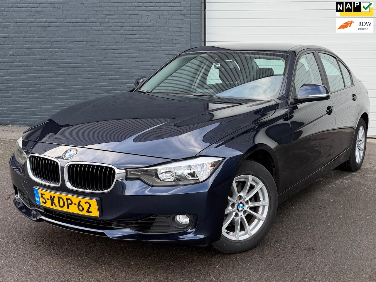 BMW 3-serie - 320i Executive 2DEEIG/AUTOMAAT/CRUISE/PDC/LMV/NAP - AutoWereld.nl
