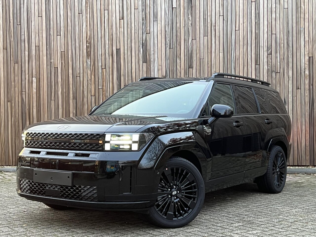 Hyundai Santa Fe - 1.6 T-GDI PHEV Black Line 4WD 7p. Full Options | Compleet Zwarte Uitvoering - AutoWereld.nl