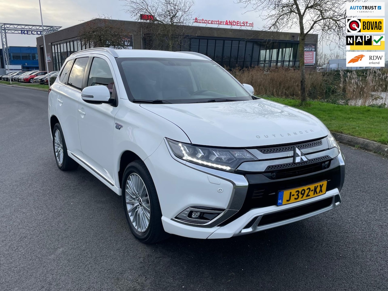 Mitsubishi Outlander - 2.4 PHEV Intense 2.4 PHEV Intense, Aut, Cam, Stoelverw, Carplay, Cruise, Keyless, 1e eig afk, Geen import, - AutoWereld.nl