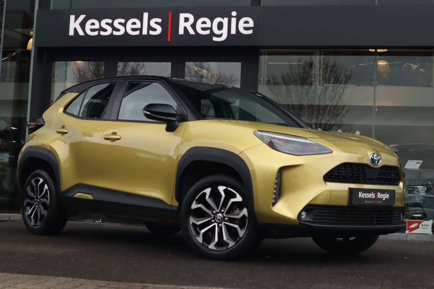 Toyota Yaris Cross - 1.5 Hybrid Bi-Tone ACC BLIS Navi CarPlay Camera Stoelverwarming - AutoWereld.nl