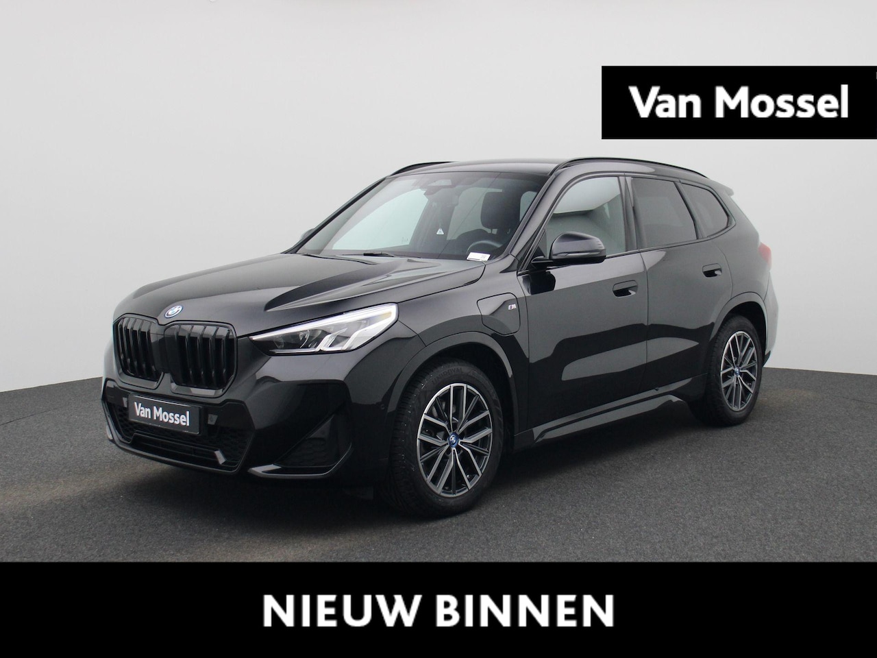 BMW X1 - xDrive25e 180kW | Apple Carplay | Elektrische Achterklep | Led Verlichting | Achteruitrijc - AutoWereld.nl