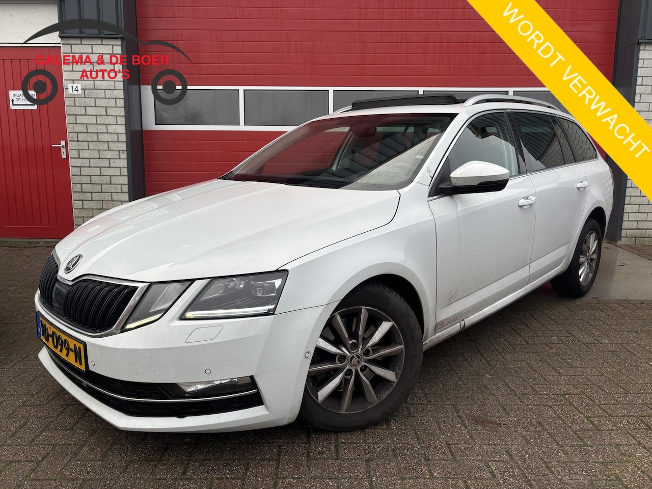Skoda Octavia Combi - 1.4 TSI Greentech Style Business AUTOMAAT / PANORAMADAK / KEYLESS / FULL LED / CAMERA / SF - AutoWereld.nl