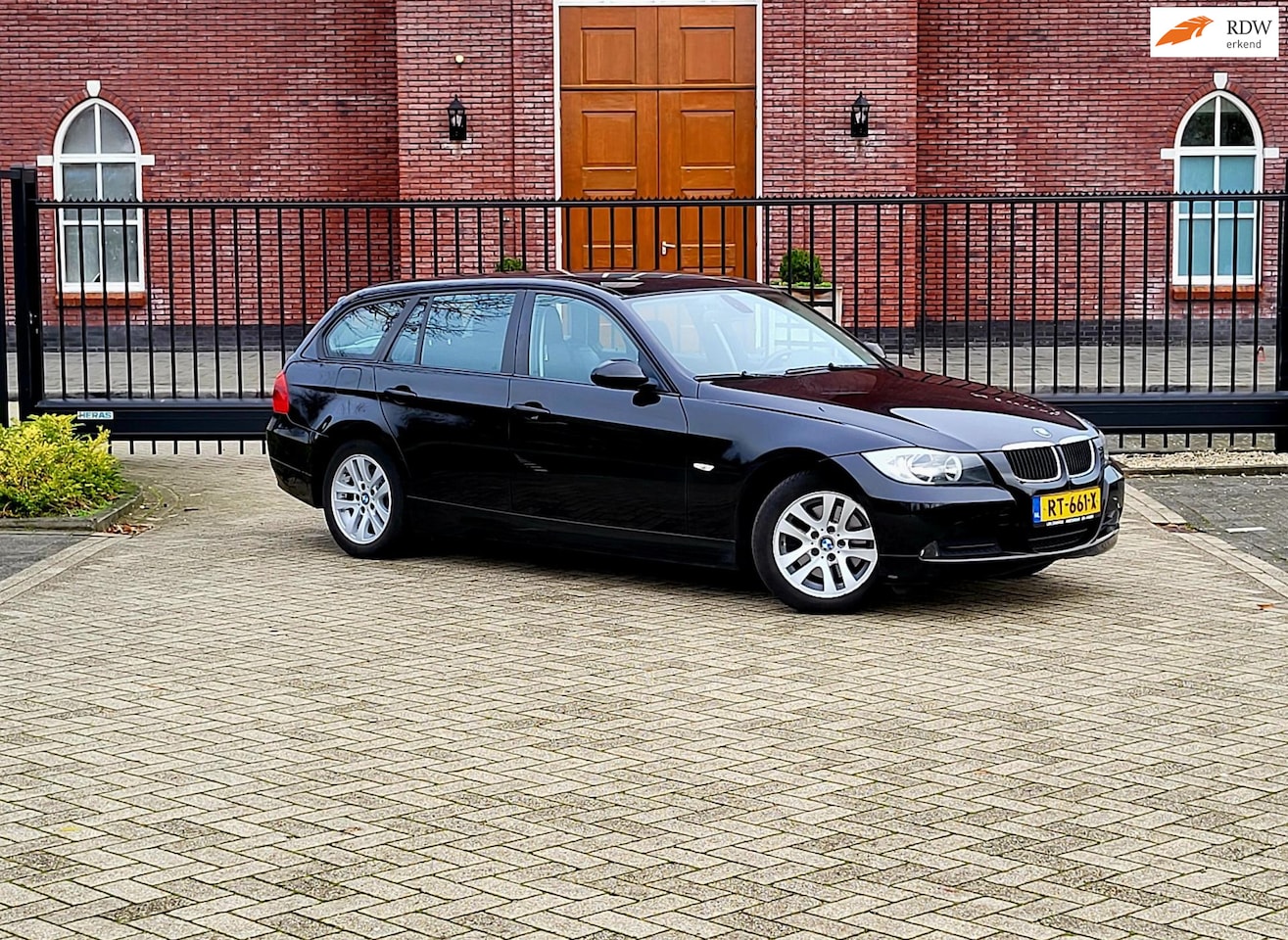 BMW 3-serie Touring - 320i Executive / Airco / Trekhaak / 6 Bak / Cruise control - AutoWereld.nl