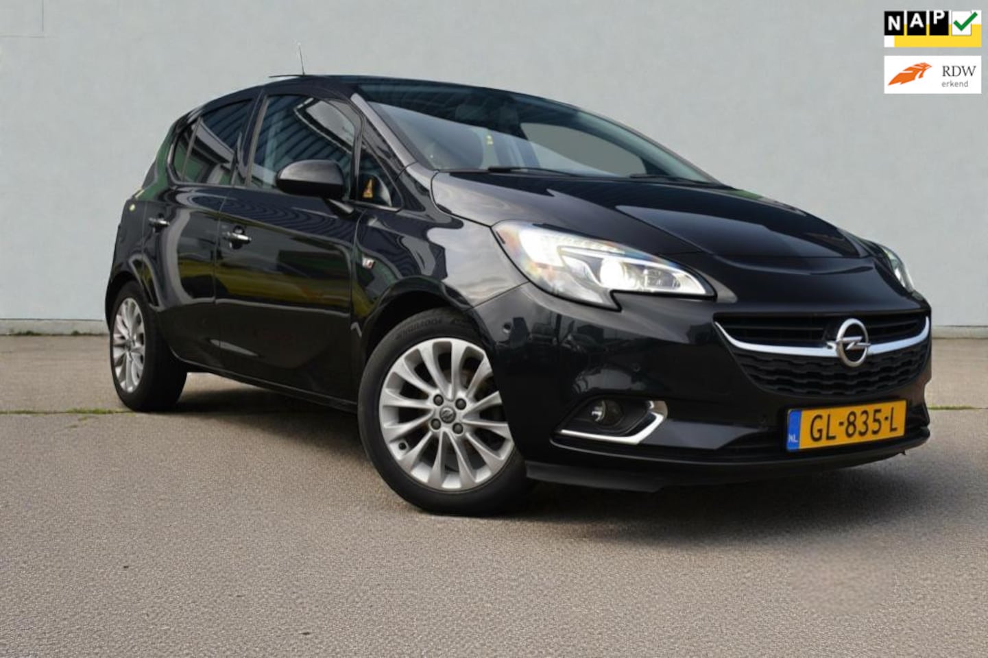 Opel Corsa - 1.4 Cosmo, stoel- en stuurverwarming, apple carplay, half lederen bekleding, schuifdak