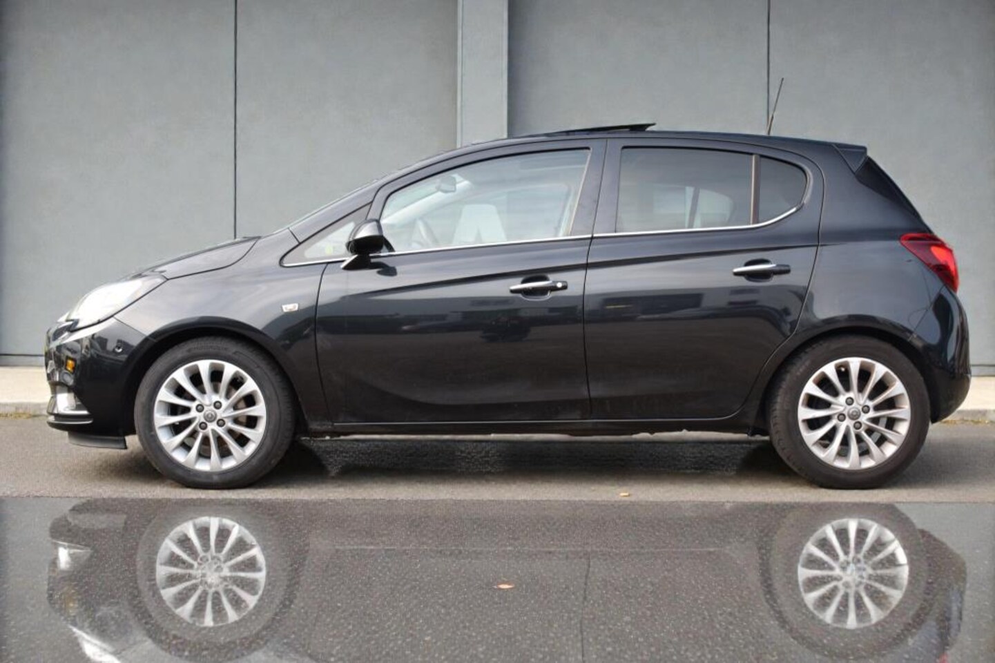 Opel Corsa - 1.4 Cosmo 1.4 Cosmo, stoel- en stuurverwarming, apple carplay, half lederen bekleding, schuifdak