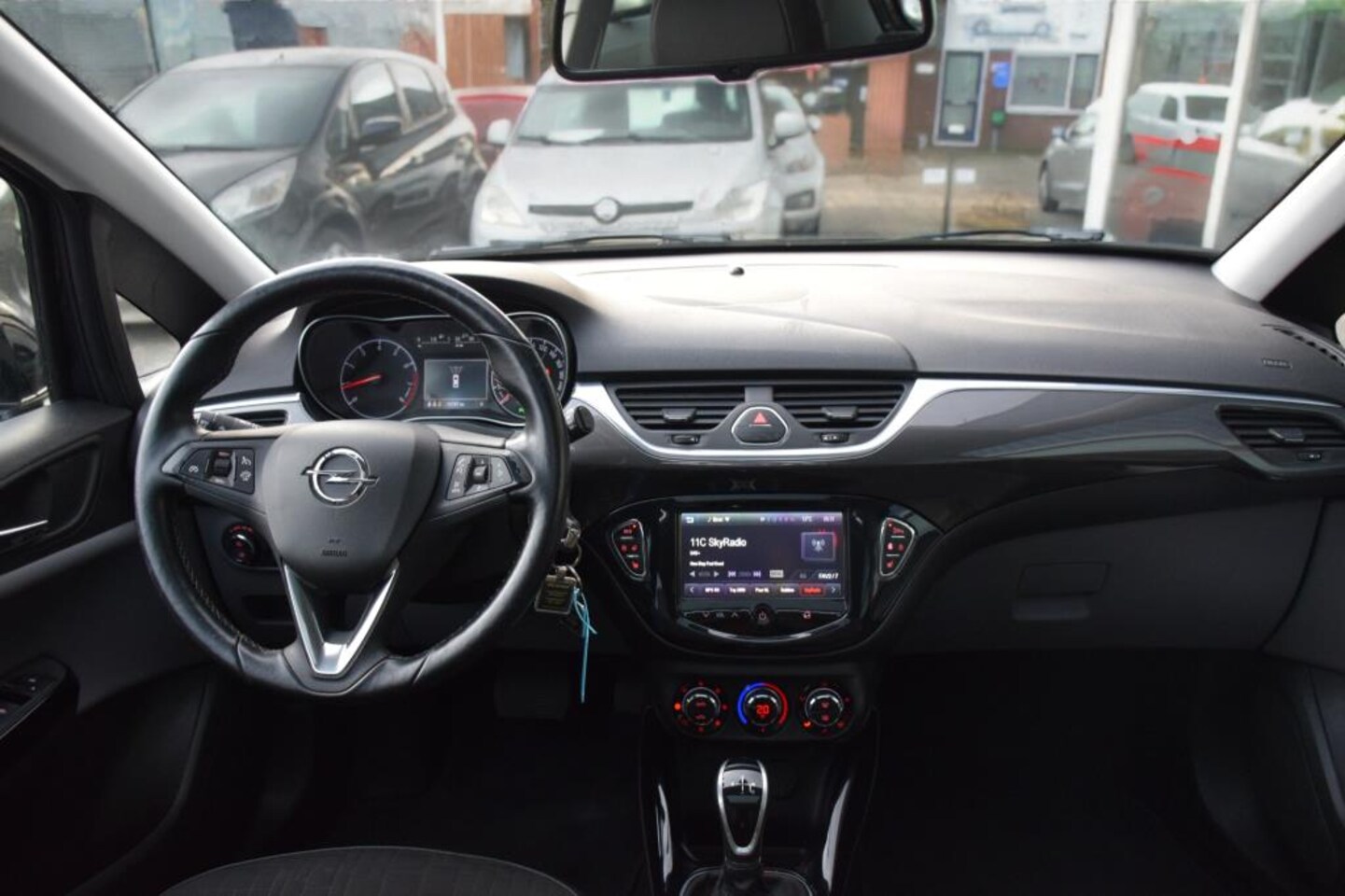 Opel Corsa - 1.4 Cosmo 1.4 Cosmo, stoel- en stuurverwarming, apple carplay, half lederen bekleding, schuifdak
