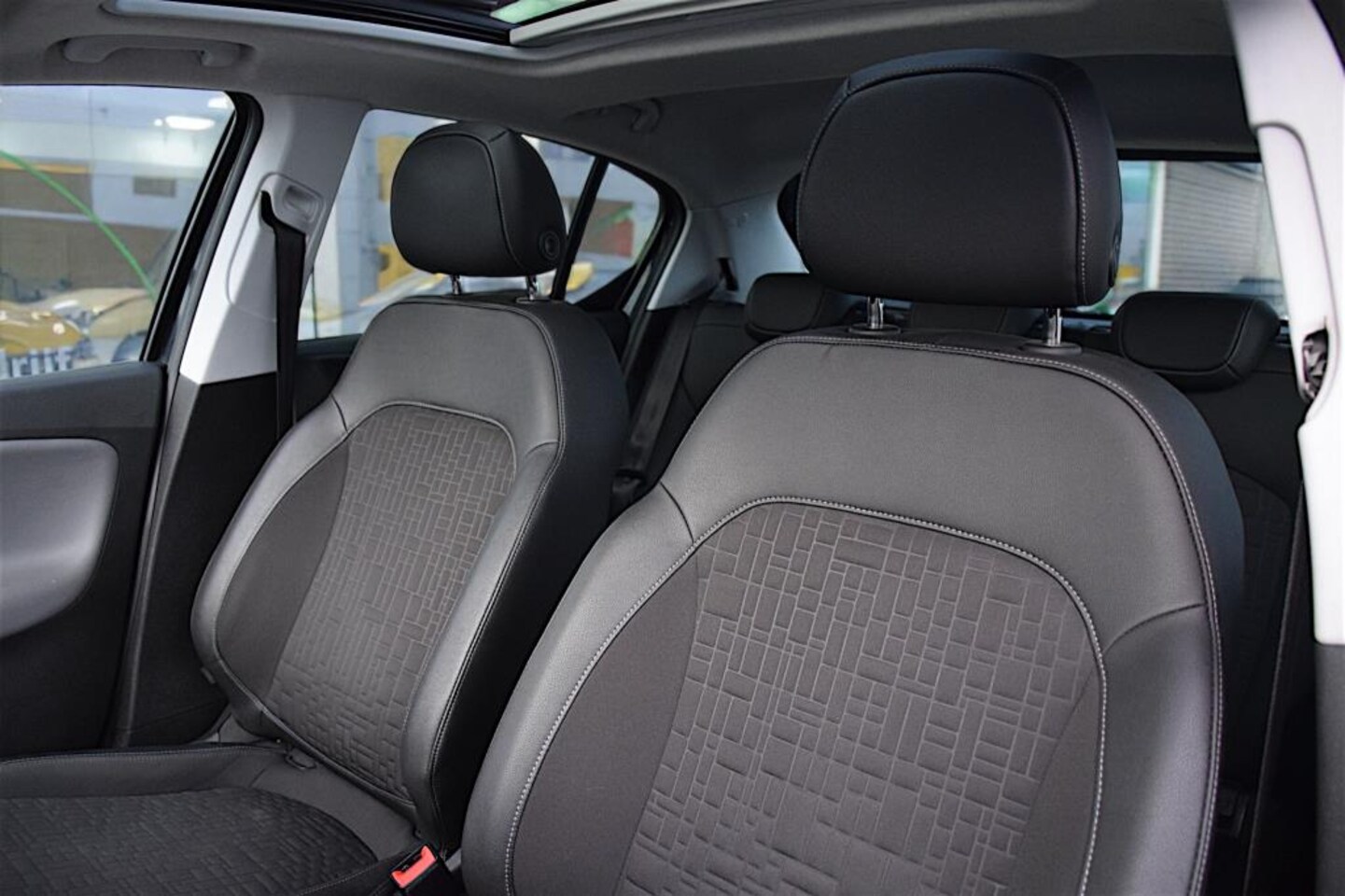 Opel Corsa - 1.4 Cosmo 1.4 Cosmo, stoel- en stuurverwarming, apple carplay, half lederen bekleding, schuifdak