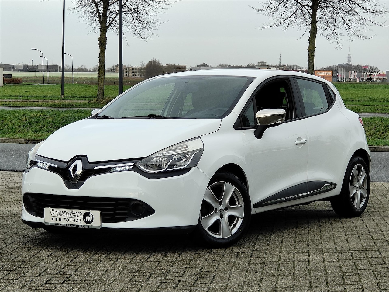 Renault Clio - 1.2 TCe Expression | Automaat | Trekhaak | Stoelverwarming - AutoWereld.nl