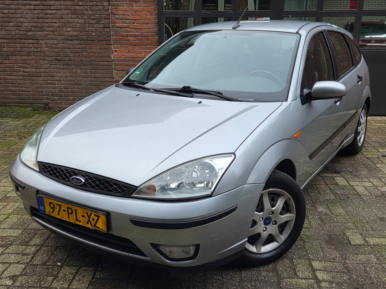 Ford Focus - 1.6-16V Futura/ Airco/Lederen interieur! - AutoWereld.nl