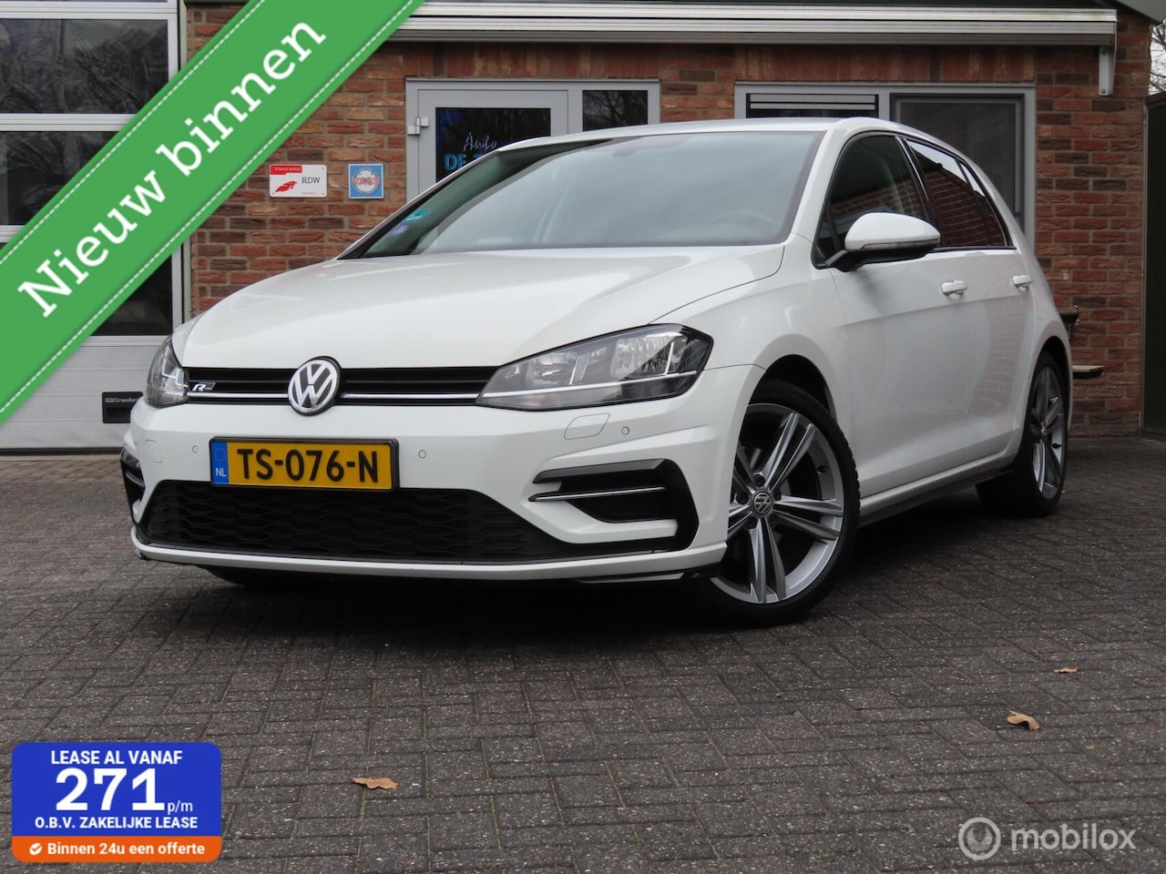 Volkswagen Golf - 1.5 TSI Highline Business R|Parkeersensoren v/a|Stoelverwarming|Trekhaak. - AutoWereld.nl