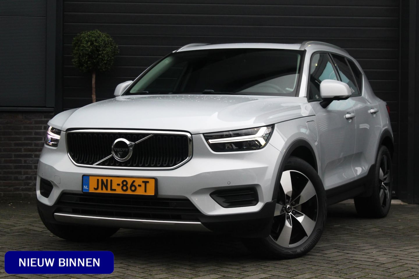 Volvo XC40 - 1.5 T5 Twin Engine Momentum Pro | Panorama-dak| Trekhaak | Memory | Adaptieve Cruise | 360 - AutoWereld.nl