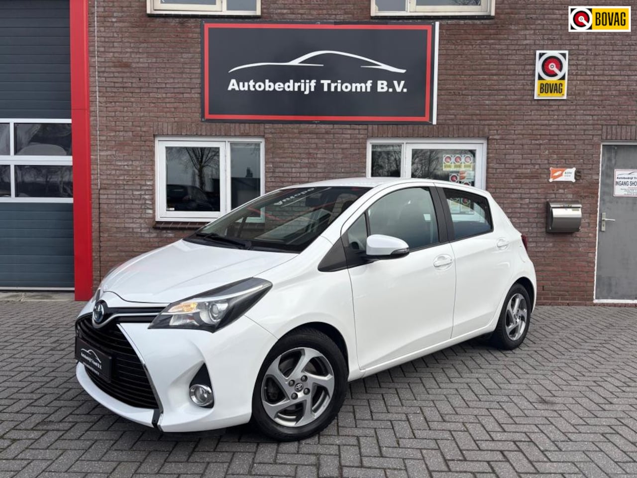Toyota Yaris - 1.5 Hybrid - NAVIGATIE - CRUISECONTROL - CAMERA ..!! - AutoWereld.nl