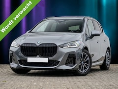 BMW 2-serie Active Tourer - 218i M Sport Trekhaak Panoramadak Stuurwielverwarming Stoelverwarming Keyless Entry