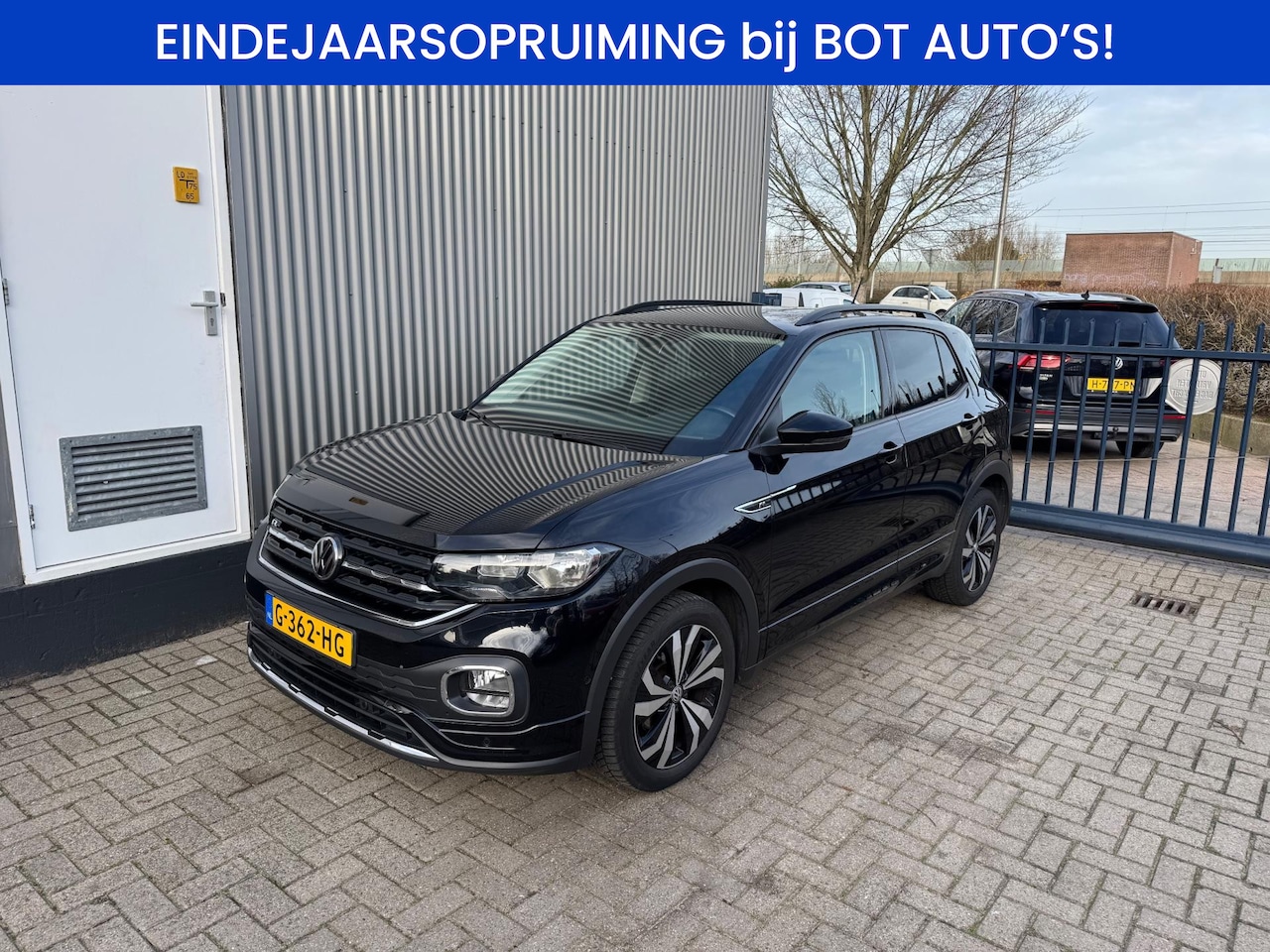 Volkswagen T-Cross - 1.0 TSI Life NAVI / R-LINE en DESIGN PAKKET / PARKEERSENSOREN V+A / CAMERA - AutoWereld.nl