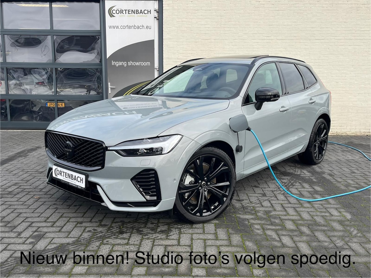 Volvo XC60 - 2.0 T8 Plug-in hybrid AWD Plus Black Edition | Nieuw | Luchtvering | Harman Kardon | Adapt - AutoWereld.nl