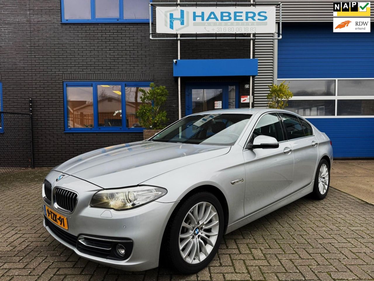 BMW 5-serie - 520i Last Minute Edition 184PK|NL Auto|Facelift|Navi|Xenon/Led|AUT|Leder Sportstoel|Cruise - AutoWereld.nl