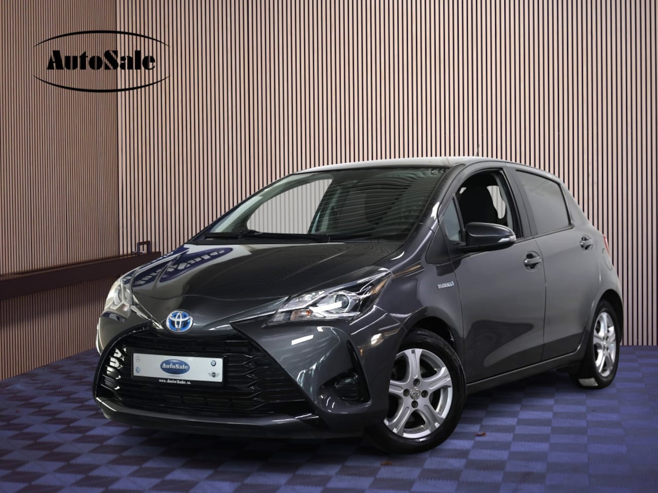 Toyota Yaris - 1.5 Hybrid Design NAVI CAMERA CLIMA BT '17 - AutoWereld.nl