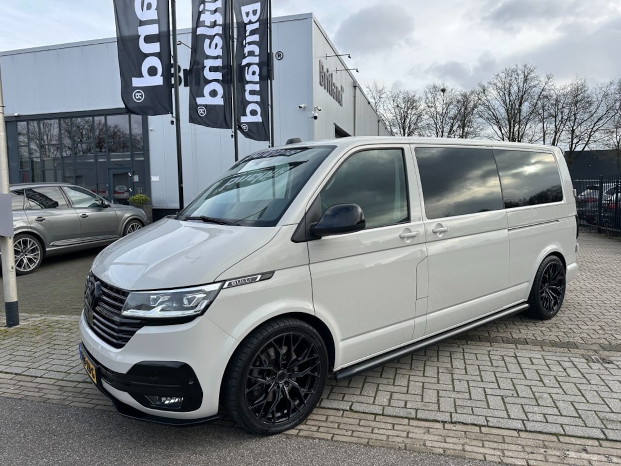 Volkswagen Transporter - 2.0 TDI 204PK DSG DC BULLI 2023 75 Edition *Adaptive *Electrische deuren *Digitale cockpit - AutoWereld.nl