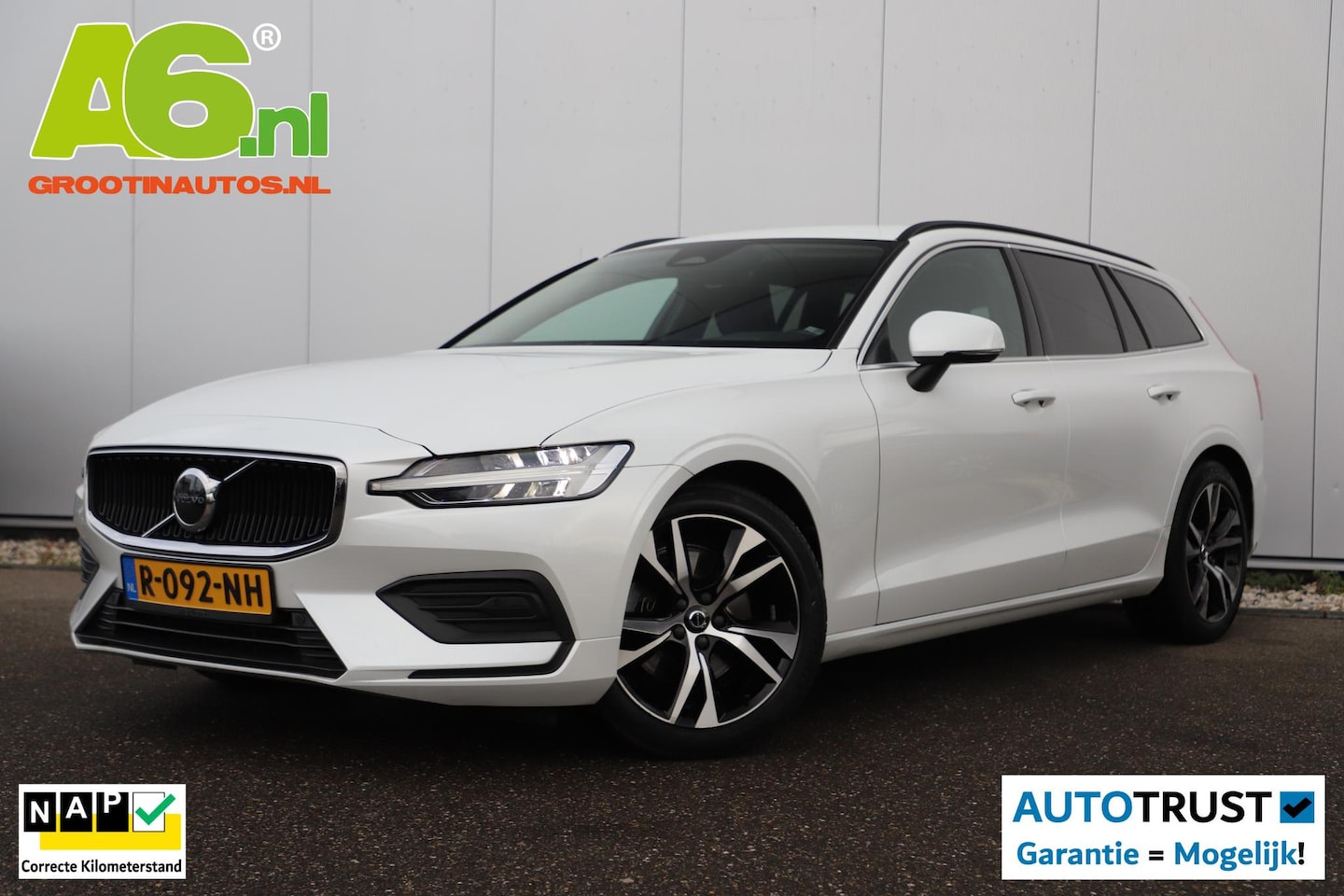 Volvo V60 - 2.0 B3 Core 164PK Automaat Metallic Wit Black Pack Navigatie Carplay Achteruitrijcamera 18 - AutoWereld.nl