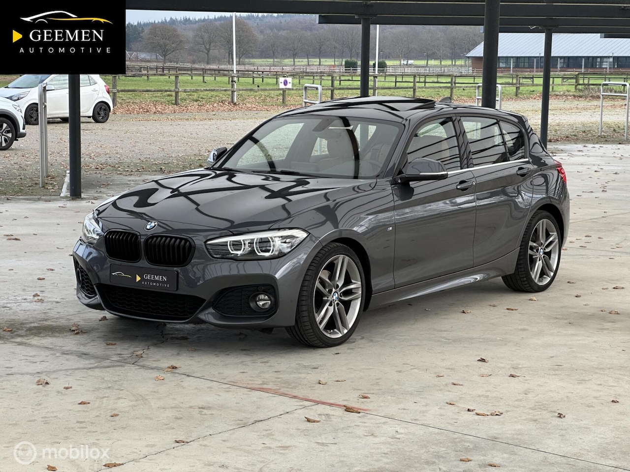 BMW 1-serie - 120i M Sport High Executive PANO/CARPLAY/LEDER - AutoWereld.nl