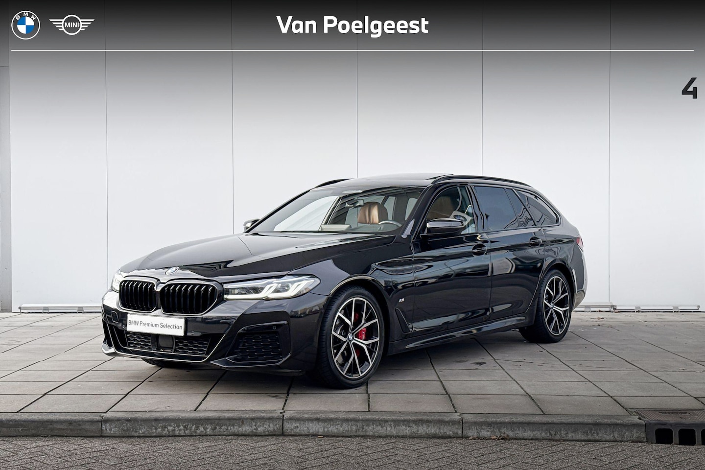 BMW 5-serie Touring - 530i High Executive M-Sport 19 Inch / Comfort Acces / Soft Close / Electrische Zwenkhaak / - AutoWereld.nl