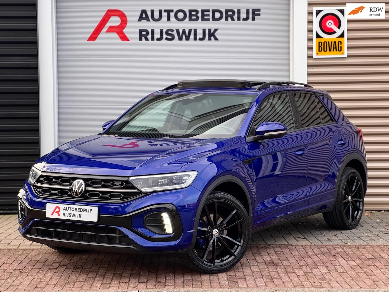Volkswagen T-Roc - 1.5 TSI 3x R-Line Pano/IQ.Light/Keyless/Camera - AutoWereld.nl