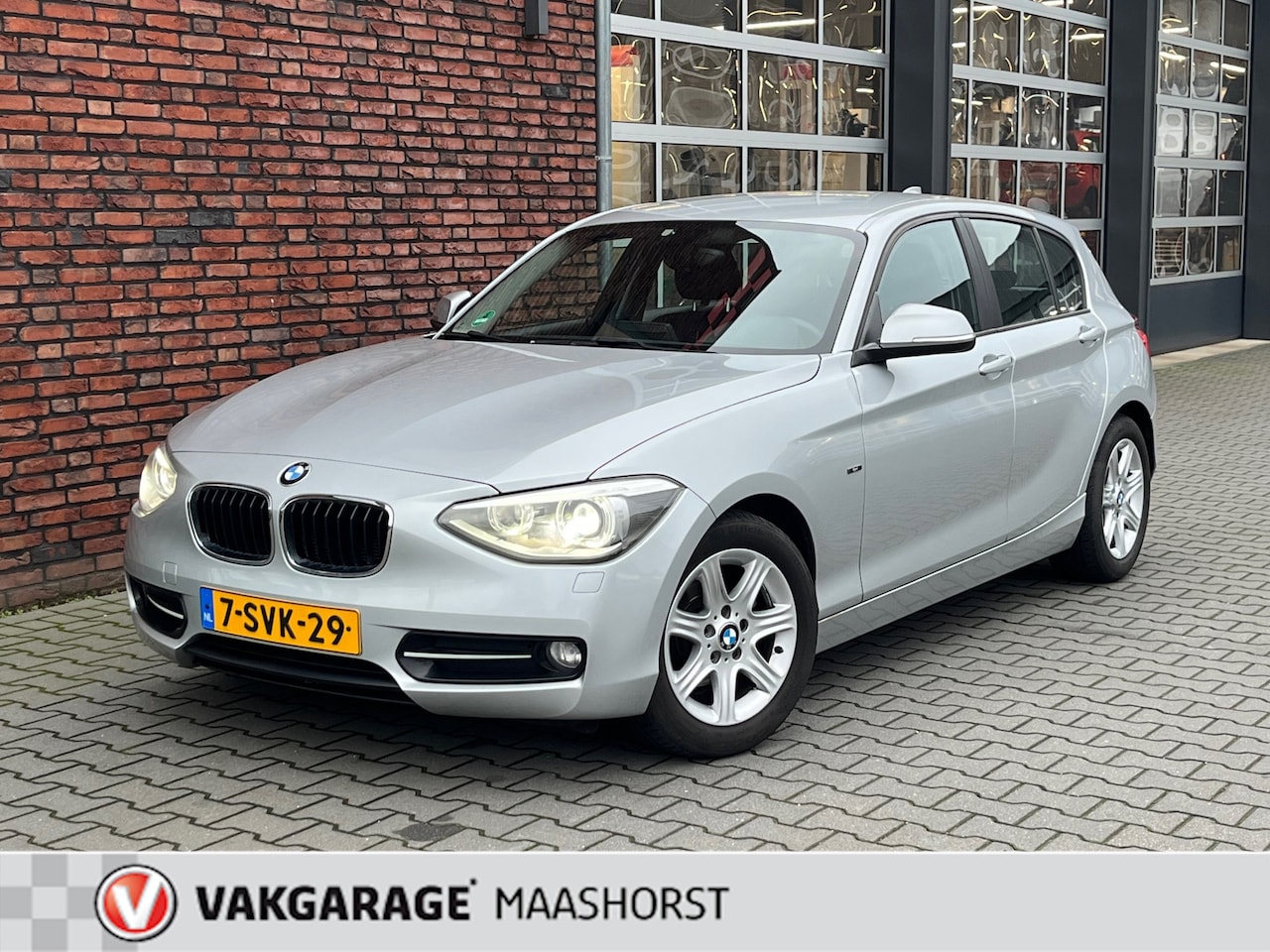 BMW 1-serie - 116i EDE Executive ParkeerSensoren/LED/Navi/Clima/Airco/Bluetooth - AutoWereld.nl