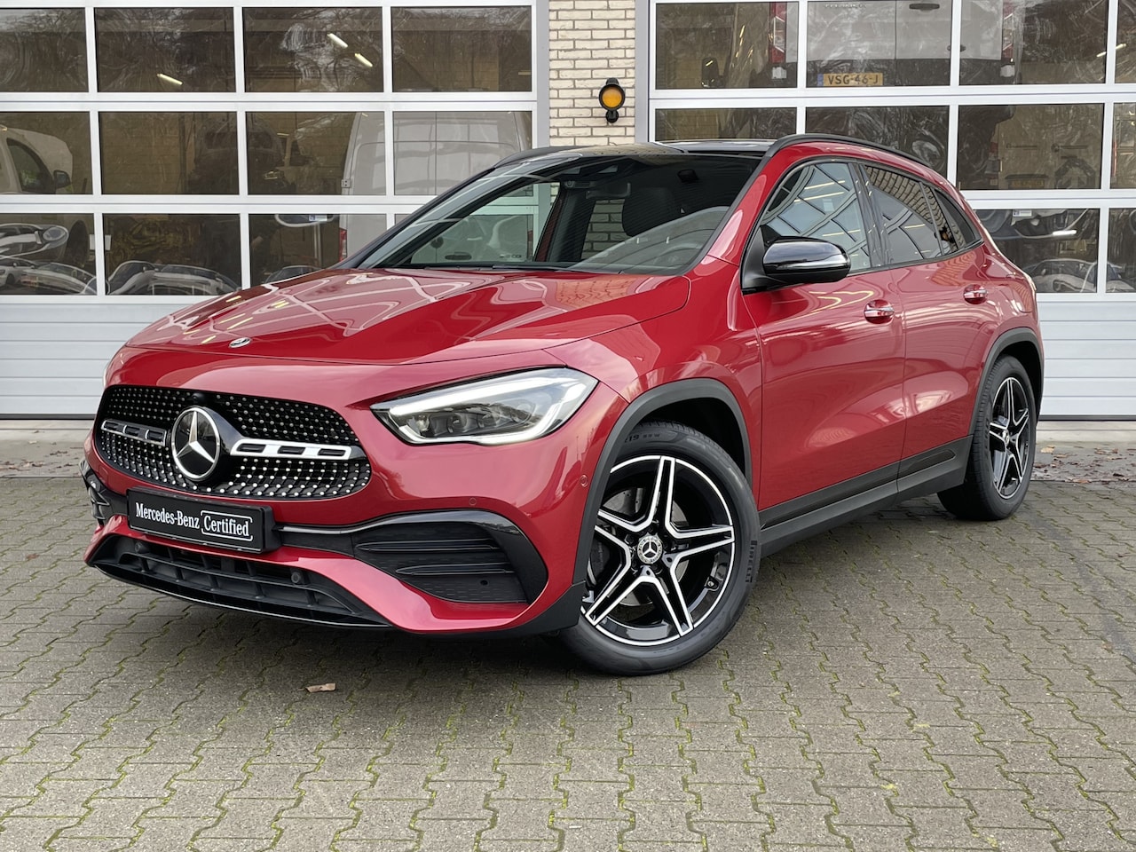 Mercedes-Benz GLA-Klasse - 200 Business Solution AMG Trekhaak l Elektrische stoelen met geheugen l Carplay l - AutoWereld.nl
