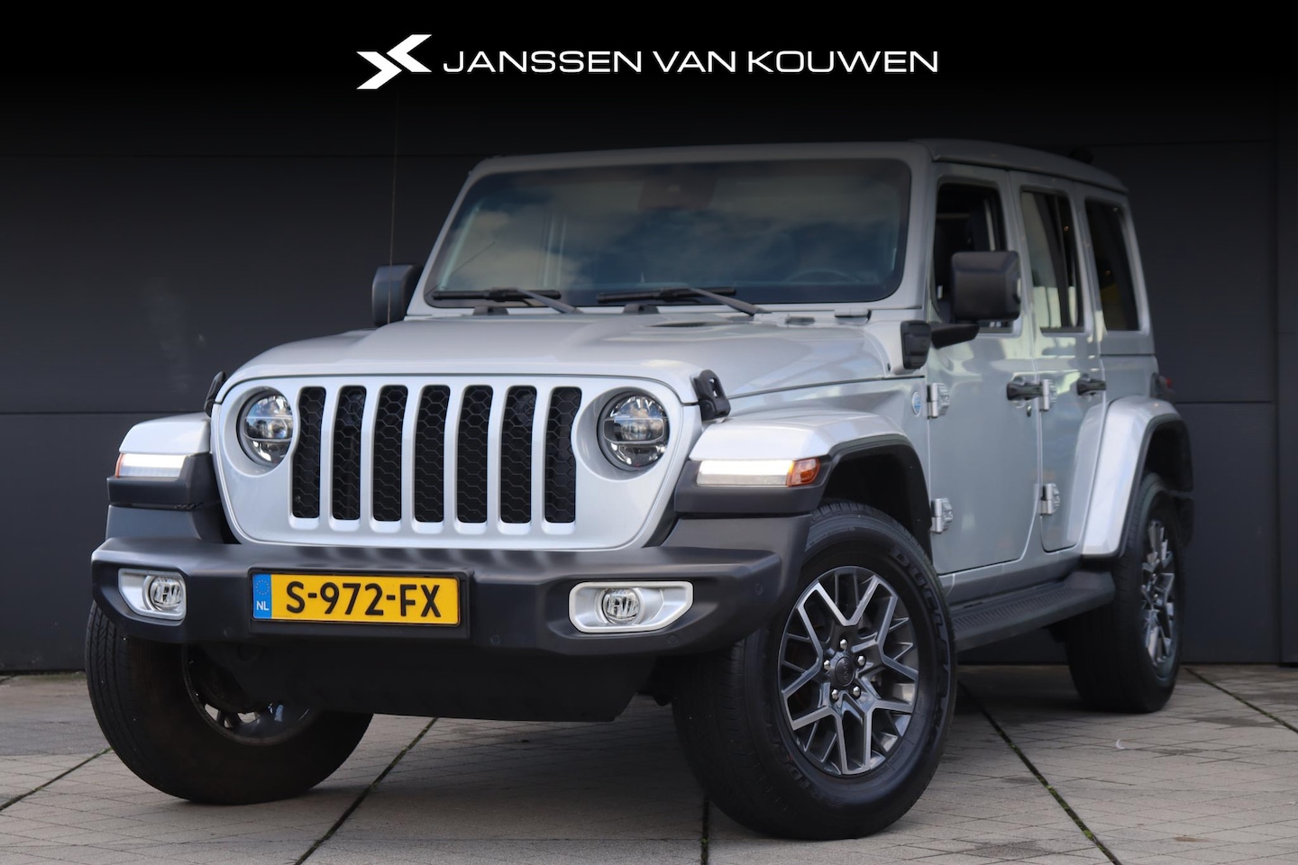 Jeep Wrangler Unlimited - 4xe 380 Sahara / Schuifdak / Navi / Leder - AutoWereld.nl
