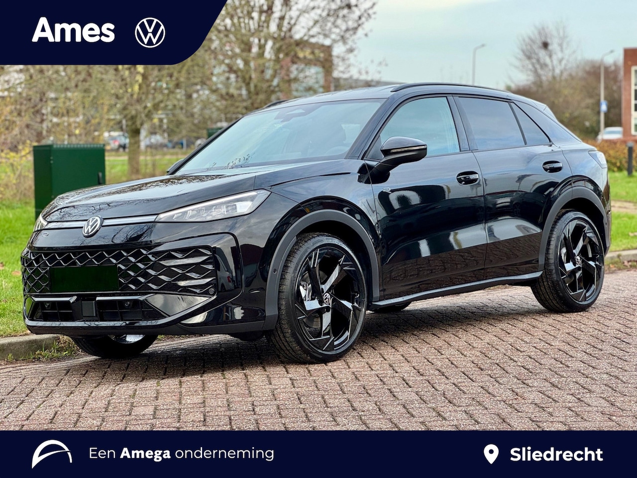 Volkswagen T-Roc - 1.5 eTSI 150pk DSG R-Line First Edition | Matrix-LED | Black style i.c.m. 20'' | Elektrisc - AutoWereld.nl
