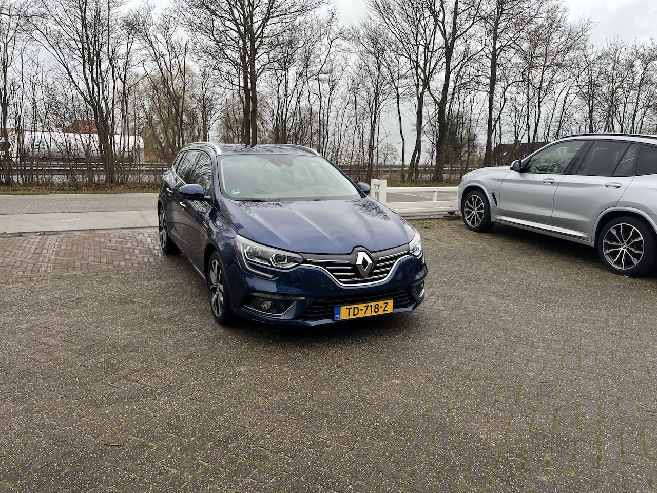 Renault Mégane Estate - 1.3 TCe Bose TREKHAAK CAMERA CLIMA DODE HOEK AUTOM. PAKEREN - AutoWereld.nl