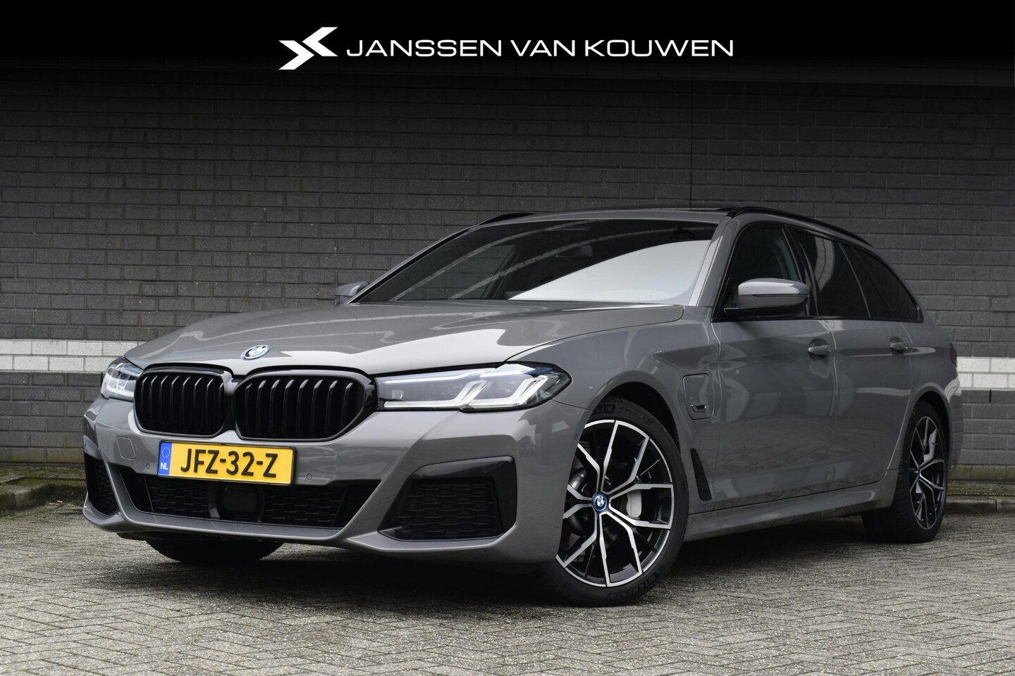 BMW 5-serie Touring - 530e / M-Sport / Panoramadak / Harman & Kardon / Driving Assistant Professional - AutoWereld.nl