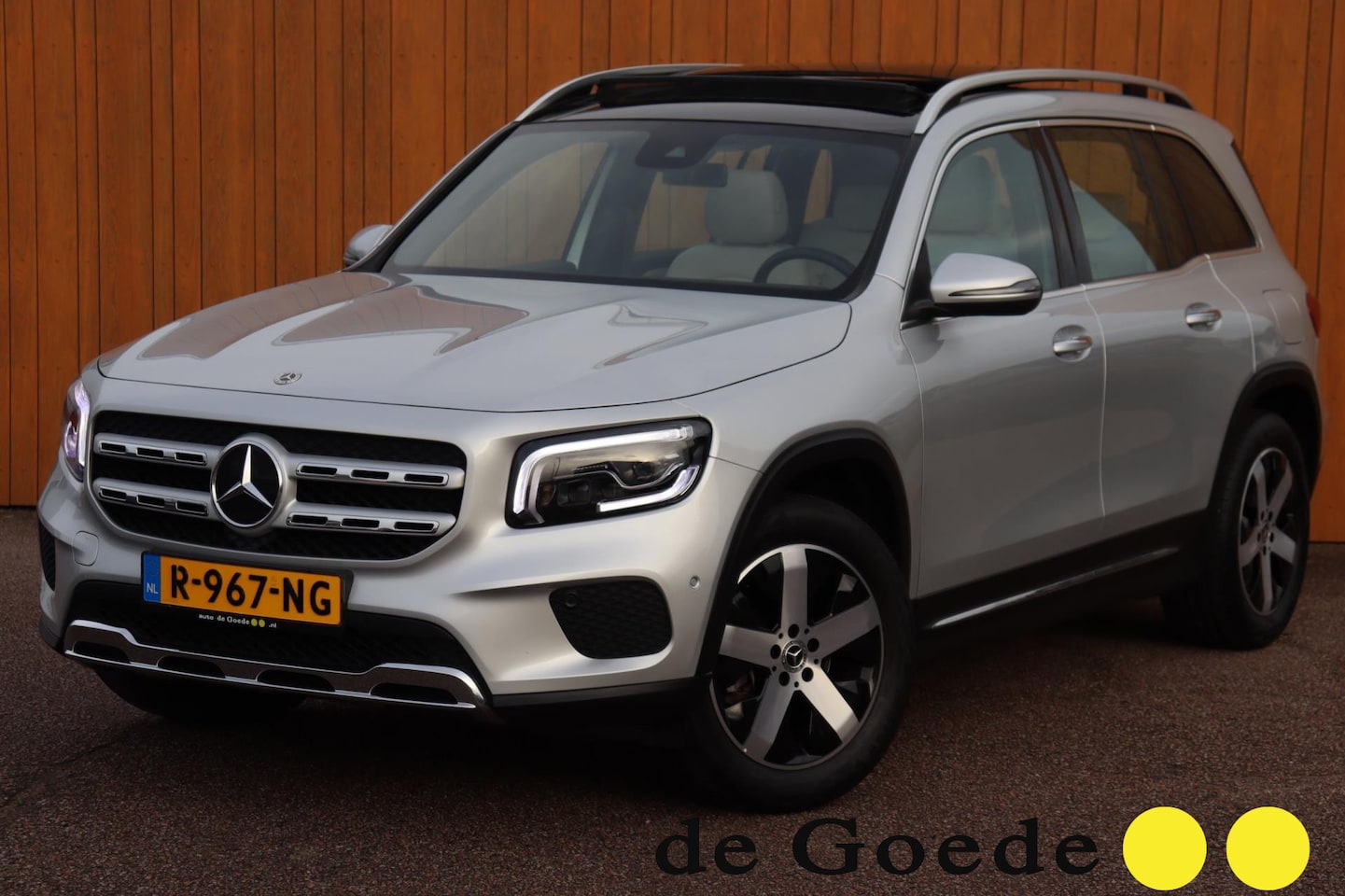 Mercedes-Benz GLB - 200 Bus.Sol. Luxury org.NL el.trekhaak schuifdak leer+vw camera parkeerhulp - AutoWereld.nl