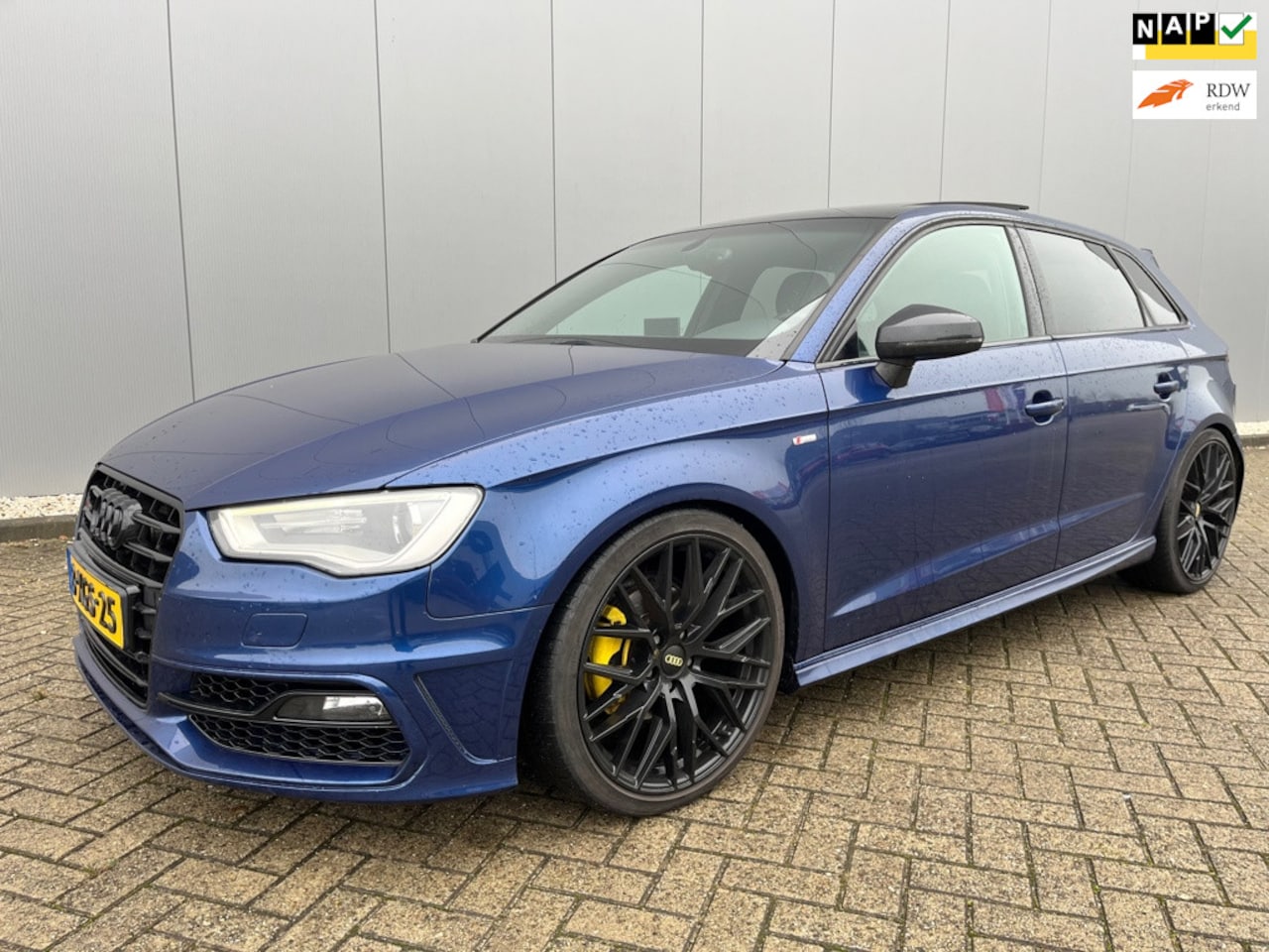 Audi A3 Sportback - 1.6 TDI Ambition S-LINE/PANORAMADAK - AutoWereld.nl