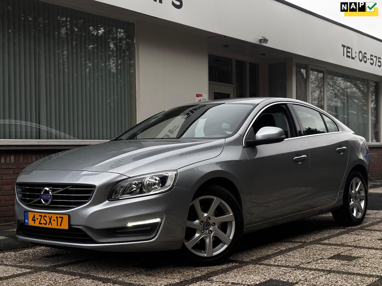 Volvo S60 - 1.6 T3 Momentum | Airco | Navi | Cruise - AutoWereld.nl