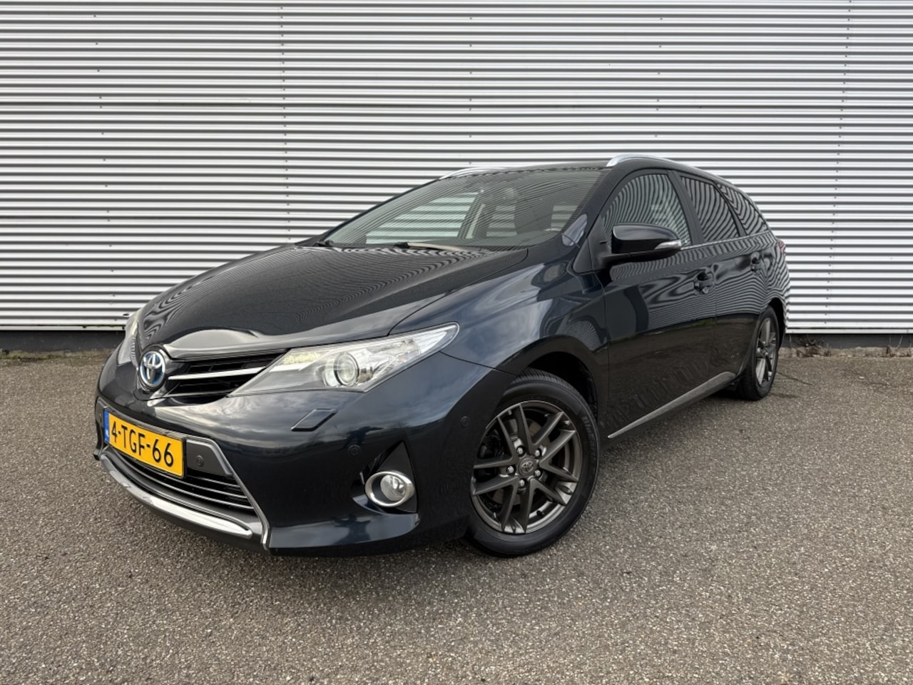 Toyota Auris Touring Sports - 1.8 Hybrid Lease+ NAP Pano Trekhaak Camera Stoelverwarming Clima - AutoWereld.nl