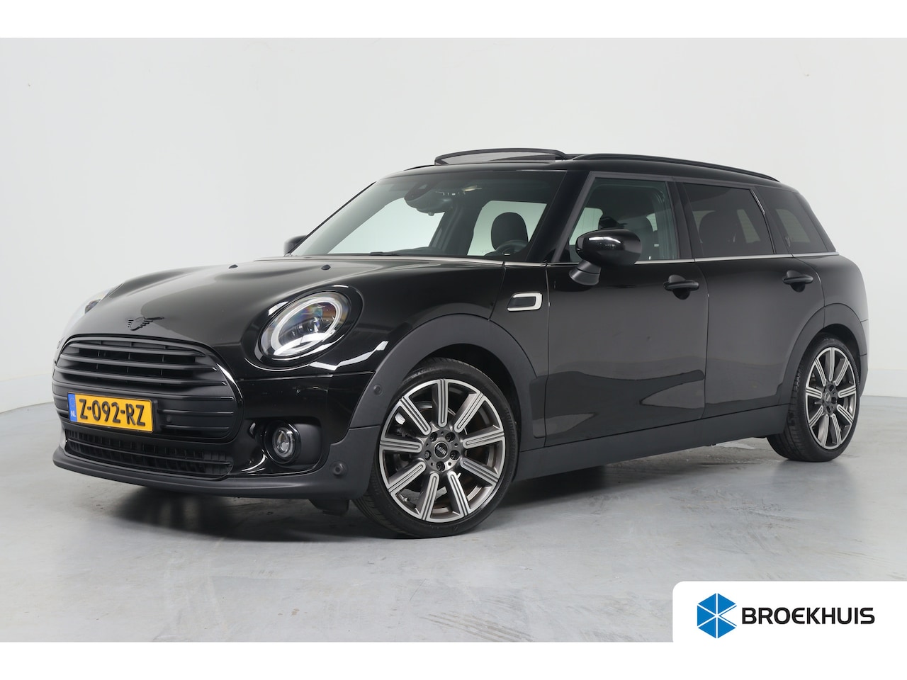 MINI Clubman - Mini 1.5 One Yours | Open Dak | Union Jack | Trekhaak | Sportstoelen | Leder | Stoel/Stuur - AutoWereld.nl