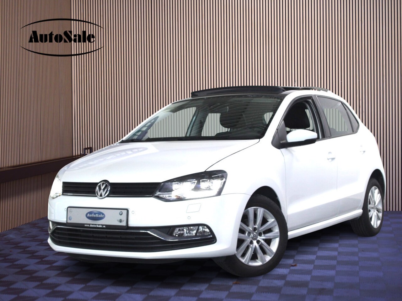 Volkswagen Polo - 1.2 TSI Highline LED PANO BLUET PDC CRUISE ECC '16 - AutoWereld.nl