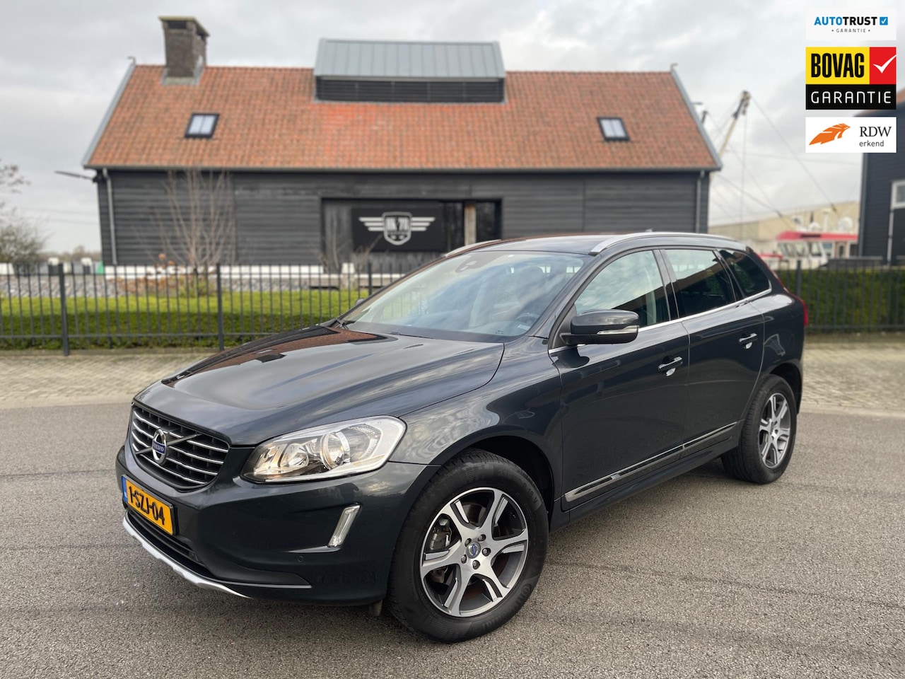 Volvo XC60 - 2.0 T5 FWD 245PK SUMMUM LEER NAVI TREKHAAK 127000KM NAP!! - AutoWereld.nl