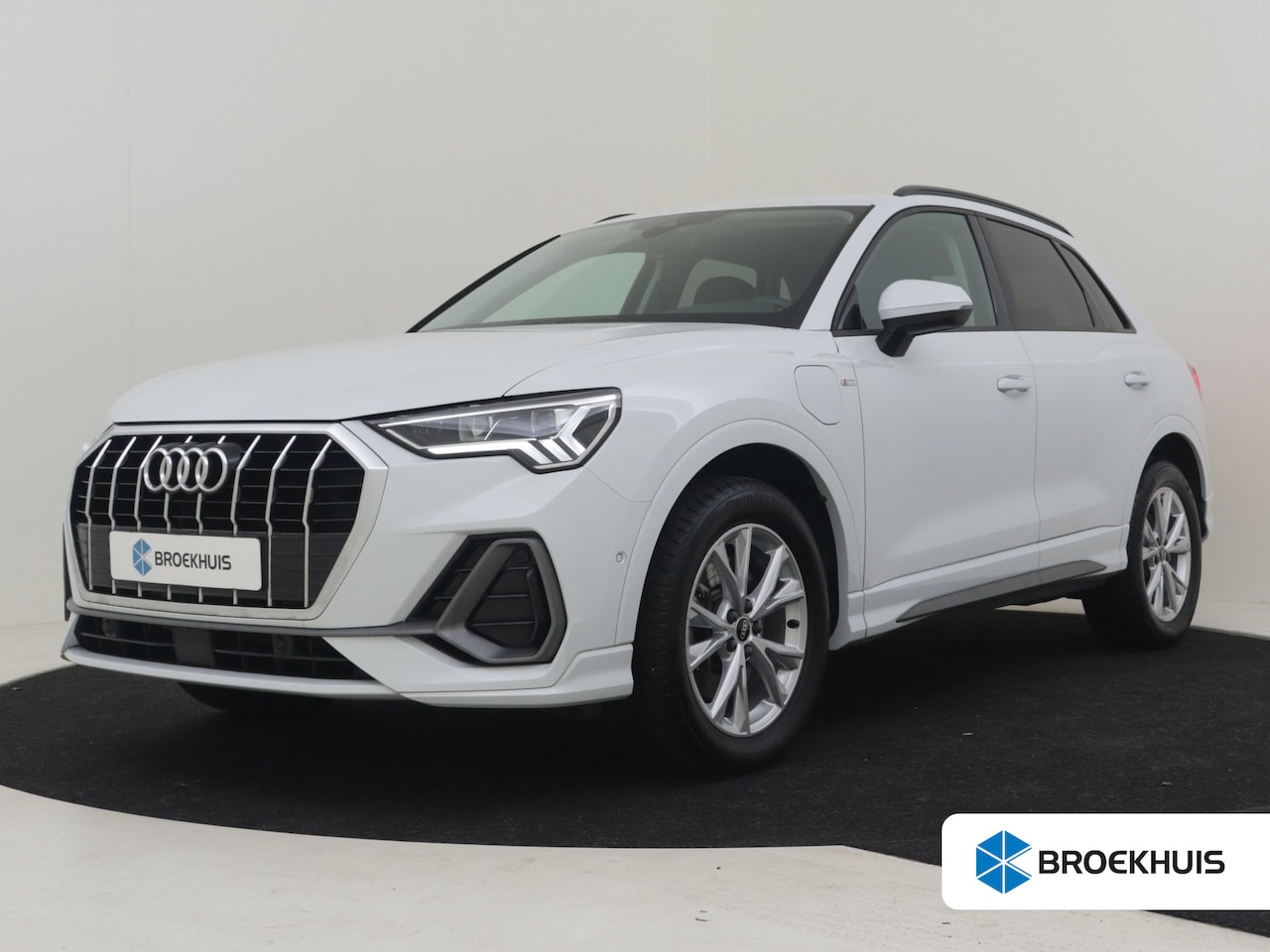 Audi Q3 - 45 TFSI e S edition | Camera achter | Lederen bekleding | Dodehoekdetectie | Park assist | - AutoWereld.nl