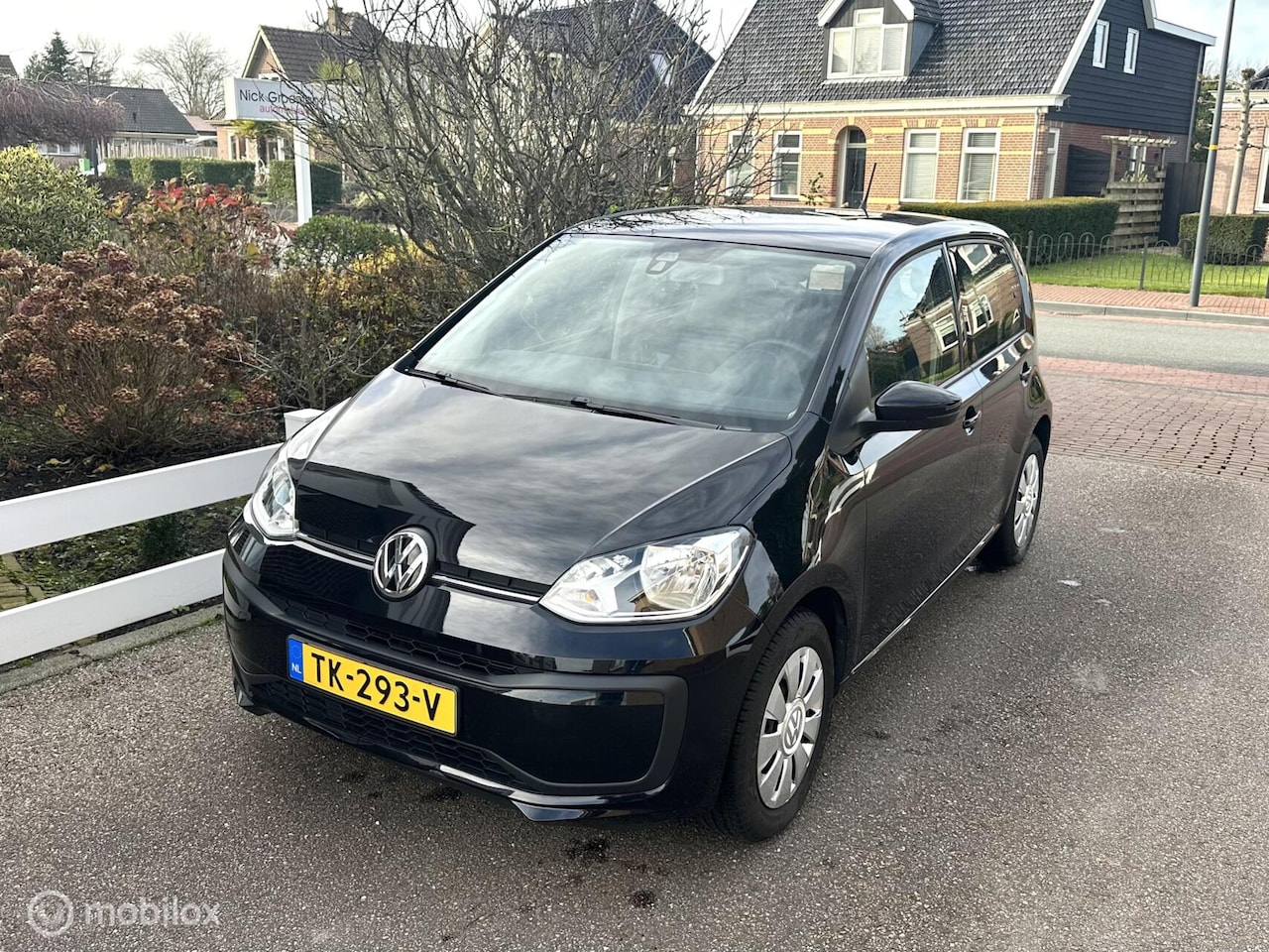 Volkswagen Up! - 1.0 BMT AIRCO BLUETOOTH ELEKTRISCH PAKKET ZEER LAGE KILOMETERSTAND NETTE AUTO!! - AutoWereld.nl