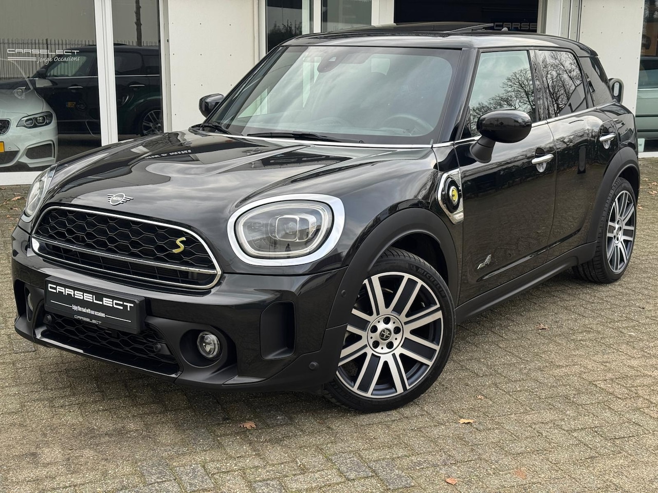 MINI Countryman - Mini 2.0 Cooper SE ALL4 Yours Panoramadak Harman/Kardon Head-up Vol opties . Neem contact - AutoWereld.nl